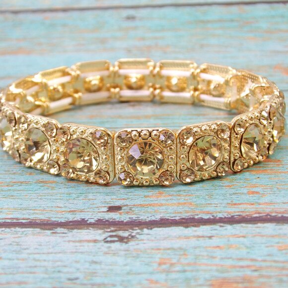 Crystal stretch bracelet with golden topaz crystals and textured bead trim - Picture 6 of 7